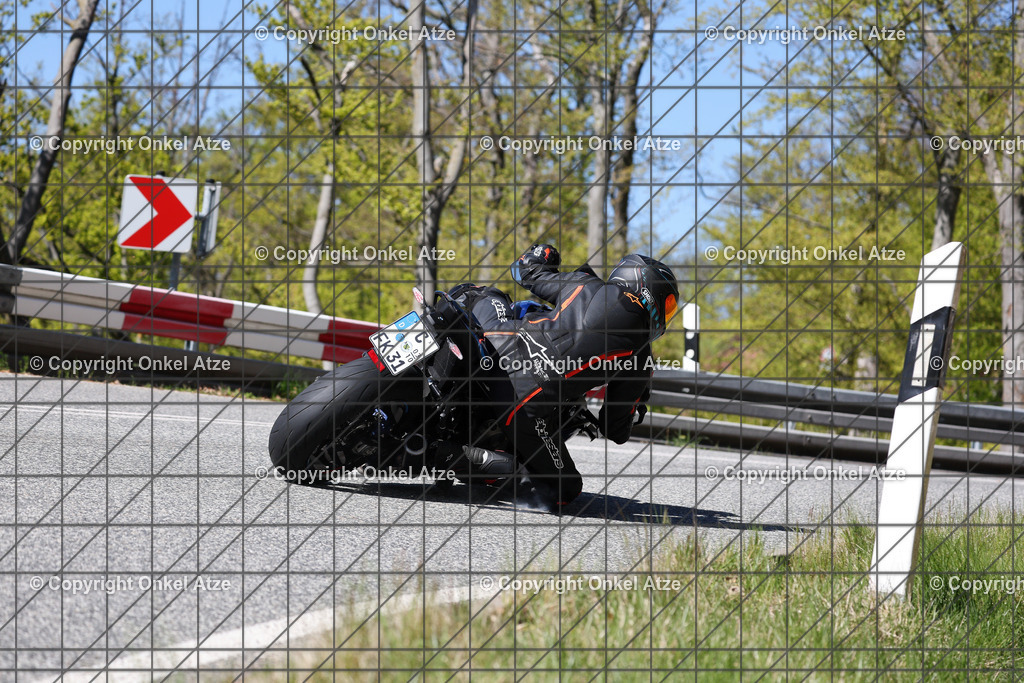IMG_7696 | Fotograf am Kyffhäuser. Onkel Atze. Kyffhäuser Rennstrecke. Café36. Motorsportfotografie. - Realisiert mit Pictrs.com