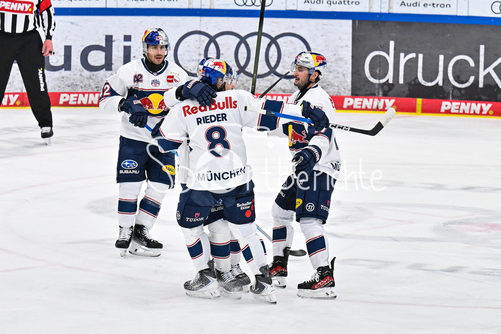 ERC Ingolstadt - EHC RB München | INGOLSTADT, GERMANY - 27. MAERZ: Jubel der Gäste nach dem Treffer zum 0-1 durch Tobias RIEDER (RB München 8) / Tor / Torschuetze / Freude / Happy während dem Match zwischen dem ERC Ingolstadt und dem EHC RB München bei Spiel 2 des DEL Playoff Viertelfinales in der Saturn Arena