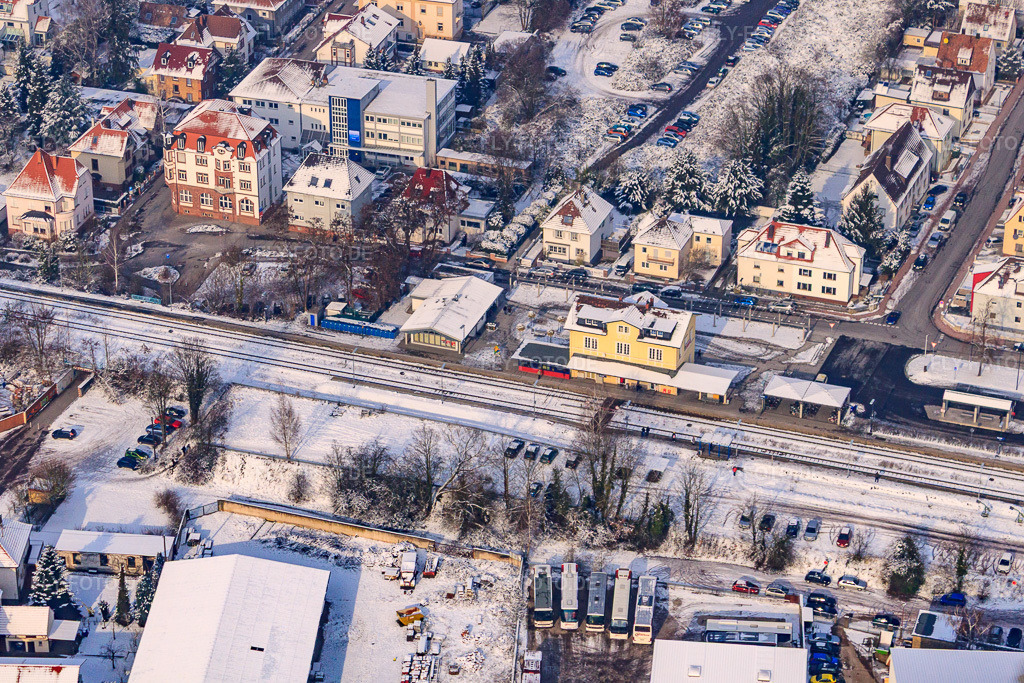 Luftbild: Bahnhof im Winter bei Schnee in Kandel im Bundesland Rheinland-Pfalz in Deutschland. Foto: IMG_24090.jpg vom 27.01.2010 durch Werner Riehm/FLY-FOTO.de
