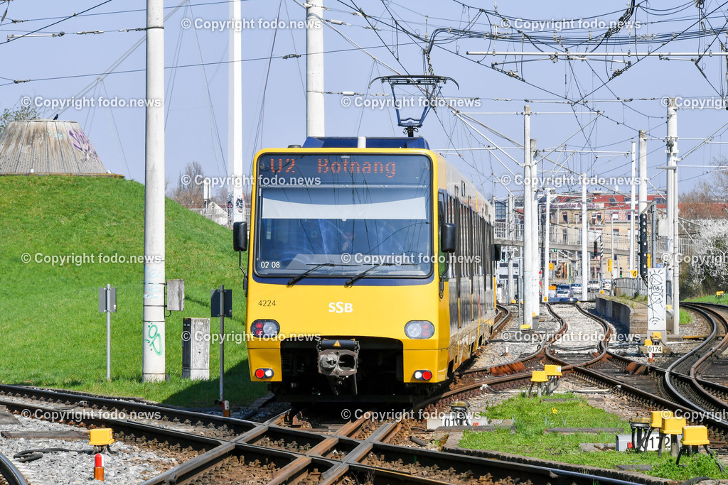 Deutschland_ Baden-Wuerttemberg_ Stuttgart_ 28.03.2025-16 | 28.03.2025, Deutschland, GER, Baden-Wuerttemberg, Stuttgart, im Bild Themenbild, Stadtansichten, Stadtbahn, Zug, Bahn, Gleise, Passagiere, Haltestelle, Feature, Symbolbild