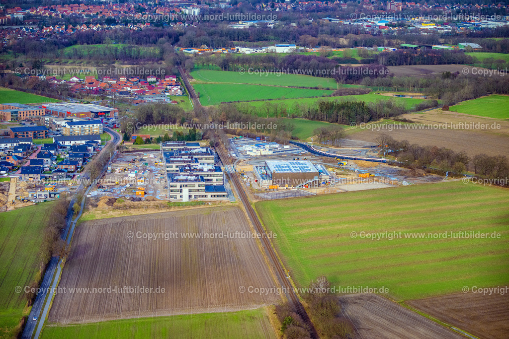 Stade_Riensförde_Bildungscampus_Baustelle_ELS_5390040223 | STADE 04.02.2023 Baustelle zum Neubau des Gebäudekomplexes des Weiterbildungs- und Bildungszentrums im Ortsteil Riensförde in Stade Riensförde im Bundesland Niedersachsen, Deutschland. Weiterführende Informationen bei: Claudia Blaurock  Landschaftsarchitektur,  GOLDBECK GmbH,  PD - Berater der öffentlichen Hand GmbH,  gmp International GmbH. // Construction site for the new building complex of the education and training center in the district Riensfoerde in Stade in the state Lower Saxony, Germany. Further information at: Claudia Blaurock  Landschaftsarchitektur,  GOLDBECK GmbH,  PD - Berater der oeffentlichen Hand GmbH,  gmp International GmbH. Foto: Martin Elsen