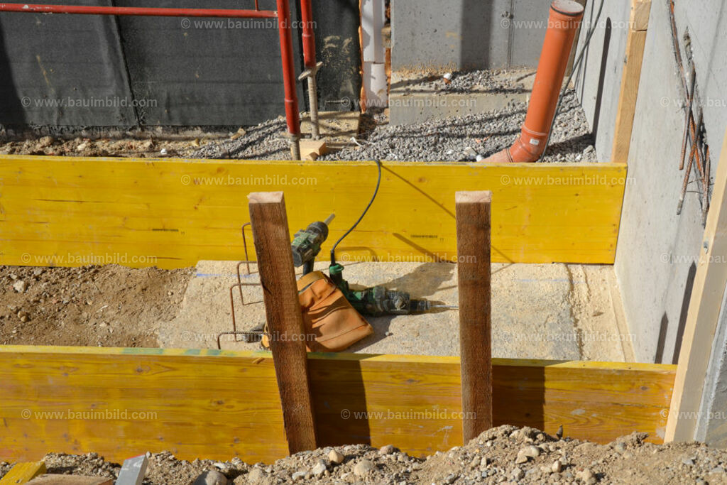 bib-lg04-sonstige-betonarbeiten-0757 | Nach LV-Leistungsgruppen sortierte Detailfotos über den Bau eines Hauses. Alle Hausbau-Bilder direkt vom Urheber und Autor der Website Haus-Selber-Bauen.com