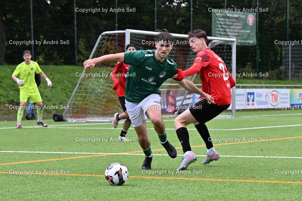 FC Kilia Kiel vs VfB Lübeck II - U21 | Marvin Müller (Kilia #24) vs Leo Zerbe (Lübeck #25) / Fußball-Oberliga Männer 2026/2027 / FC Kilia Kiel vs VfB Lübeck II - U21 / Kilia Sportplatz / Kiel / 10.10.26 - Realisiert mit Pictrs.com