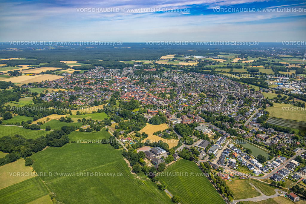 Schermbeck220703761 | Luftbild, Ortsansicht Schermbeck, umgeben von Wiesen und Feldern, Ruhrgebiet, Nordrhein-Westfalen, Deutschland