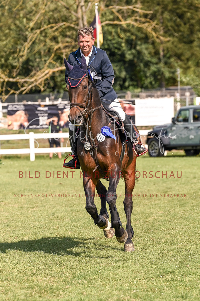 Schugtsche-Düren.2024-10.Springprf.M_-98 | Schugtsche Fotografie - Realisiert mit Pictrs.com