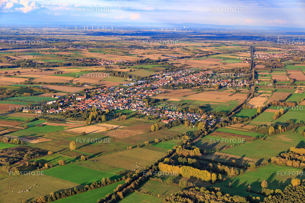 Dorfübersicht zwischen herbstlichen Feldern und Wiesen  von Westen | Luftbild: Dorfübersicht zwischen herbstlichen Feldern und Wiesen  von Westen in Kapsweyer im Bundesland Rheinland-Pfalz in Deutschland. Foto: IMG_074693.jpg vom 14.10.2014 durch Werner Riehm/FLY-FOTO.de - Realisiert mit Pictrs.com
