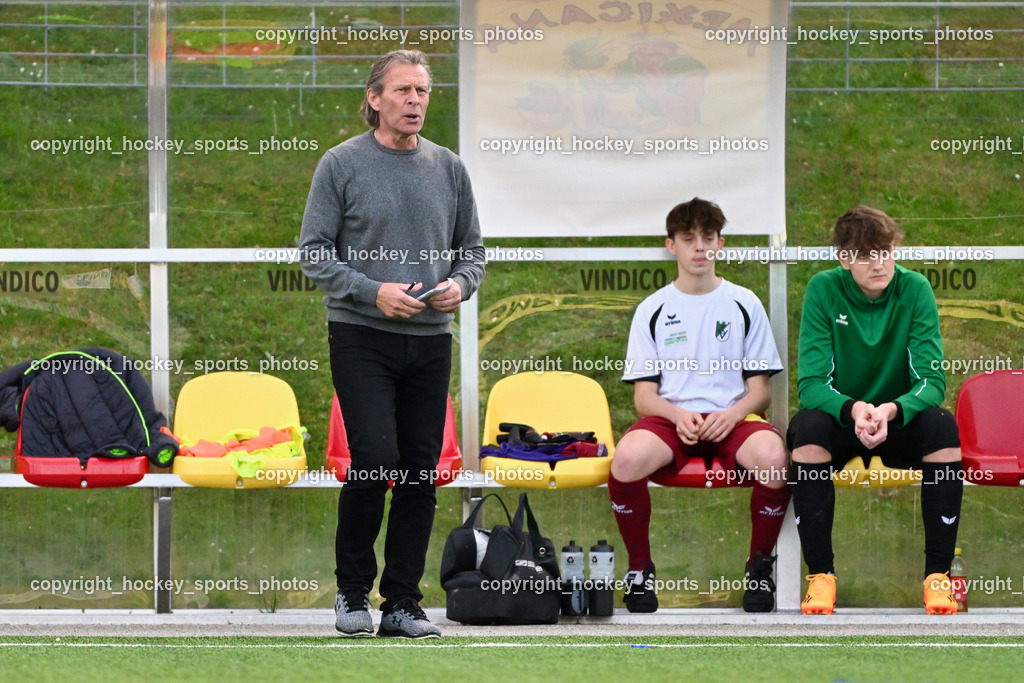 SV Spittal vs. VST Völkermarkt 5.4.2024 | Spielerbank VST Völkermarkt, Headcoach VST Völkermarkt Franz Polanz, #1 Julian Höberl VST Völkermarkt, SV Spittal vs. VST Völkermarkt 5.4.2024, SV Spittal vs. VST Völkermarkt am 05.04.2024 in Spittal an der Drau (Goldeck Stadion), Austria, (Photo by Bernd Stefan)