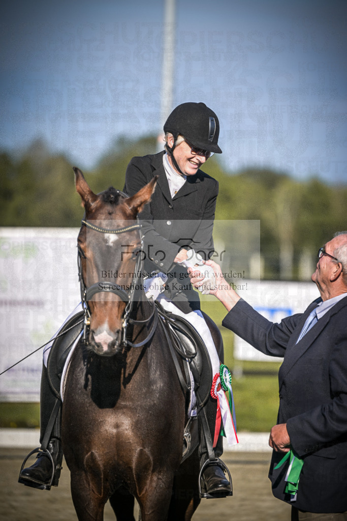 DOS_0059 | Entdecke hochwertige Reitturnierfotos von Foto Oger. Professionell, emotional und authentisch – jetzt Lieblingsmomente im Shop bestellen. - Realisiert mit Pictrs.com