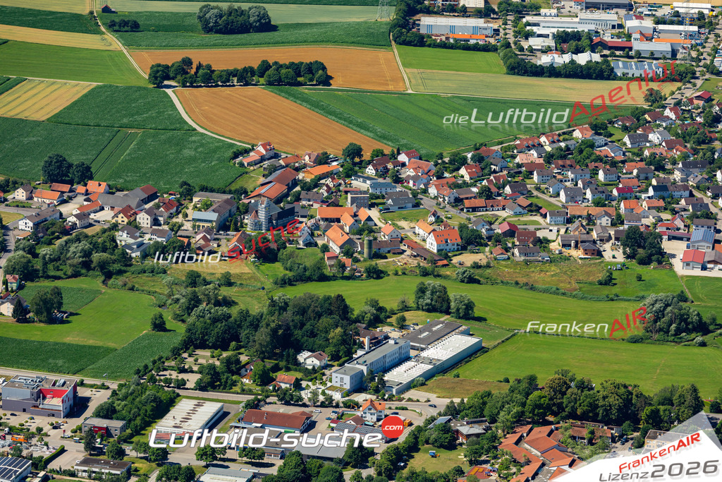 Die Luftaufnahme Ecknach - Aichach wurde 2022 vom Flugzeug aus (keine Drohne) erstellt. Hohe Auflösung -für große Poster und Wandbilder geeignet - Garantiert!