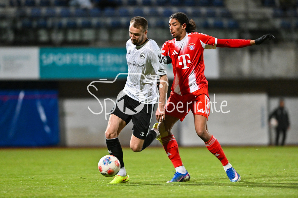 SV Wacker Burghausen - FC Bayern Amateure | BURGHAUSEN, GERMANY - 01. APRIL: im Duell Vojtech MARES (Wacker Burghausen 5) und Noah CODJO-EVORA (FC Bayern München II 13) während dem Match zwischen dem SV Wacker Burghausen und den Amateuren des FC Bayern München am 26. Spieltag der Regionalliga Bayern im Flatbuy Stadion
