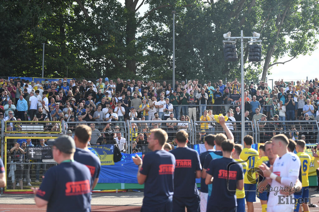 SV Atlas-Delmenhorst-Borussia Mönchengladbach | DFB-Pokal 1. Runde;SV Atlas Delmenhorst (gelb)-Borussia Mönchengladbach (schwarz) am 17.08.2025 in Oldenburg (Marschweg-Stadion), Photo: Philip Eiben 2025 - Realisiert mit Pictrs.com