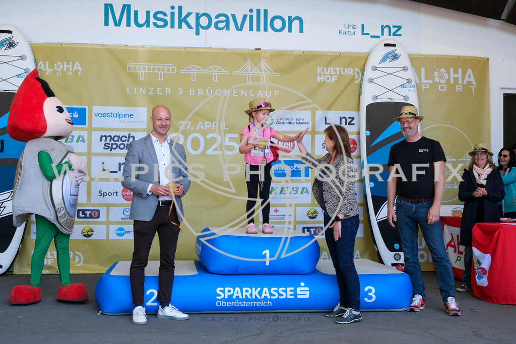 ..... | LINZ,AUSTRIA,27.April 24, Int. 3 Brückenlauf Linz  , Image shows: Photo: WAPICS / Michael ring