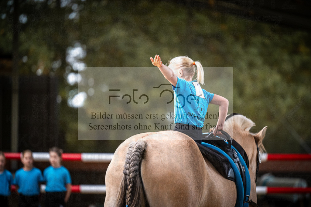 DOS_0168 | Entdecke hochwertige Reitturnierfotos von Foto Oger. Professionell, emotional und authentisch – jetzt Lieblingsmomente im Shop bestellen.Deutschlandweite Turnierfotografie. - Realisiert mit Pictrs.com