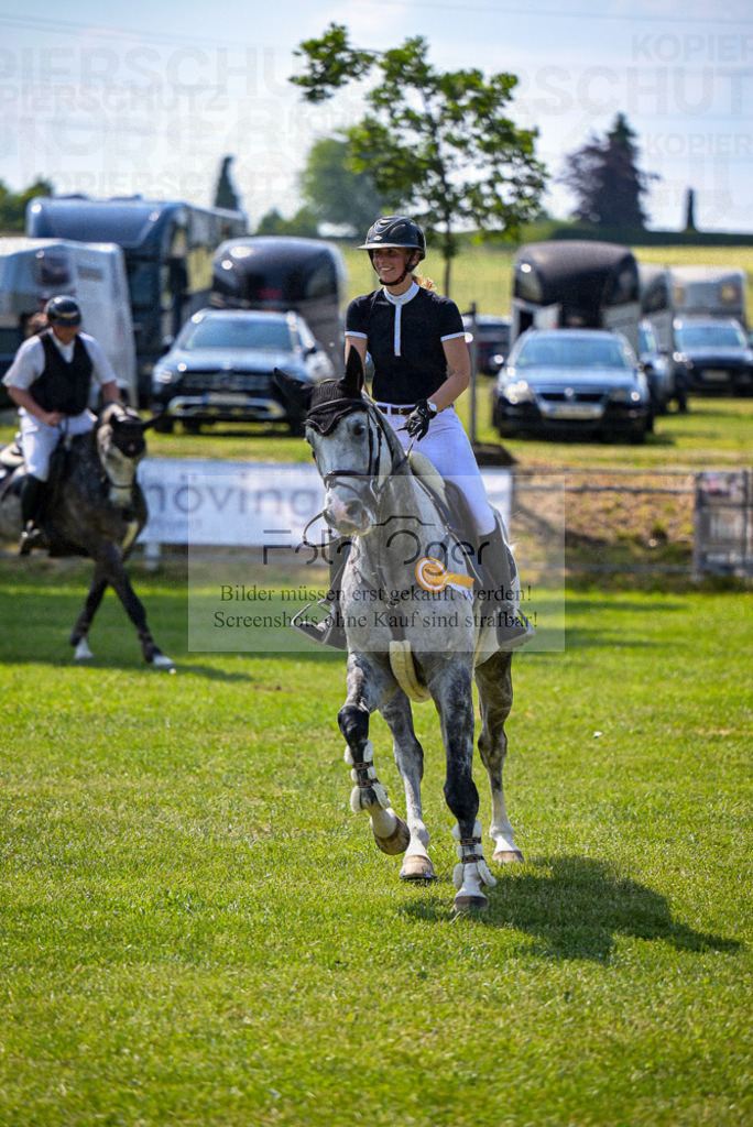 Reitturnier Voxtrup | Entdecke hochwertige Reitturnierfotos von Foto Oger. Professionell, emotional und authentisch – jetzt Lieblingsmomente im Shop bestellen.Deutschlandweite Turnierfotografie. - Realisiert mit Pictrs.com