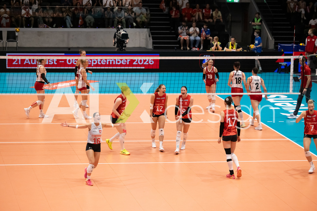 Austria v Switzerland - CEV European League Women | KRIENS, SWITZERLAND - JUNE 14: FABIANA MOTTIS of Switzerland, FABIANA BRANCA of Switzerland, SARINA WIELAND of Switzerland, JULIE LENGWEILER of Switzerland, MÉLINE PIERRET of Switzerland and MERET AARDEN of Switzerland celebrating during the CEV European League match between Austria and Switzerland at Pilatus Arena on June 14, 2026 in Kriens, Switzerland. - Realisiert mit Pictrs.com