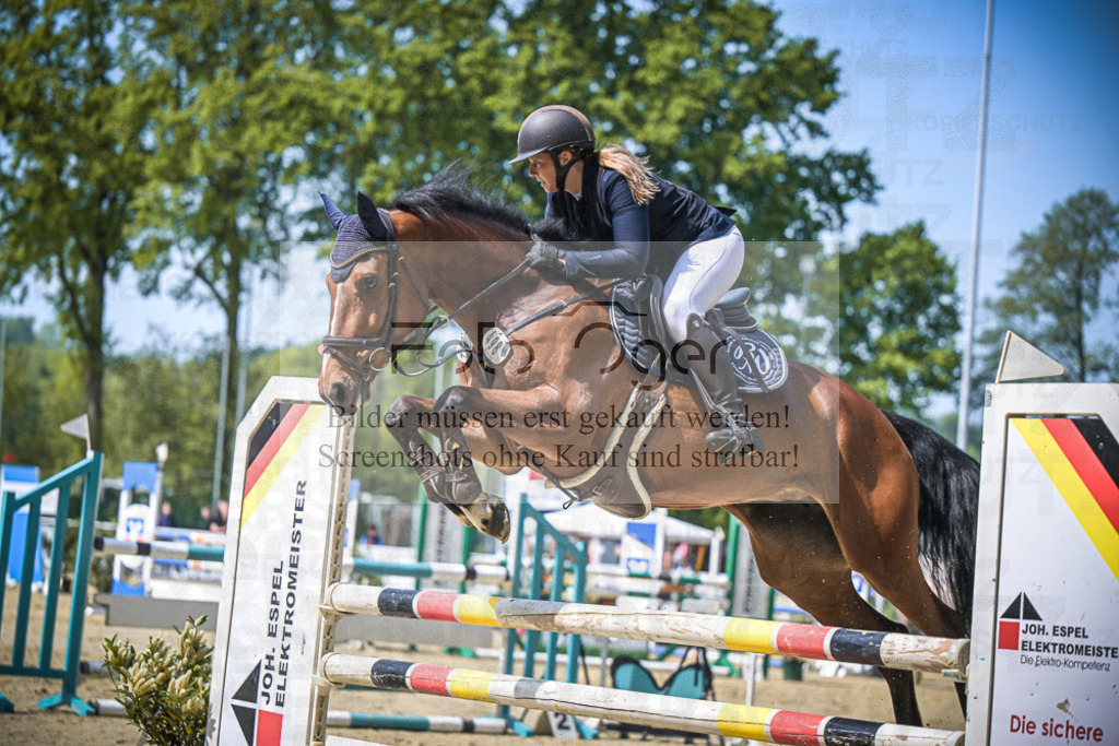DOS_8432 | Entdecke hochwertige Reitturnierfotos von Foto Oger. Professionell, emotional und authentisch – jetzt Lieblingsmomente im Shop bestellen.Deutschlandweite Turnierfotografie. - Realisiert mit Pictrs.com