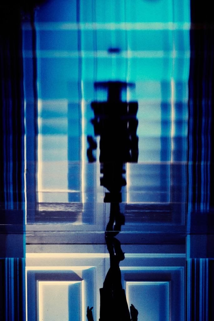 Milano_Sfilati_GiacomoVenturi_F-S1990_27188_org | Impression der Laufstege, Spiegelung im Catwalk