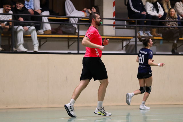 Handball I Damen I Saison 2025-2026 I Verbandsliga Süd I HSG Kalkberg 06 - MTV Dänischenhagen I 14.12.2025.56 | Malte Jürs (Schiedsrichter) - Realisiert mit Pictrs.com