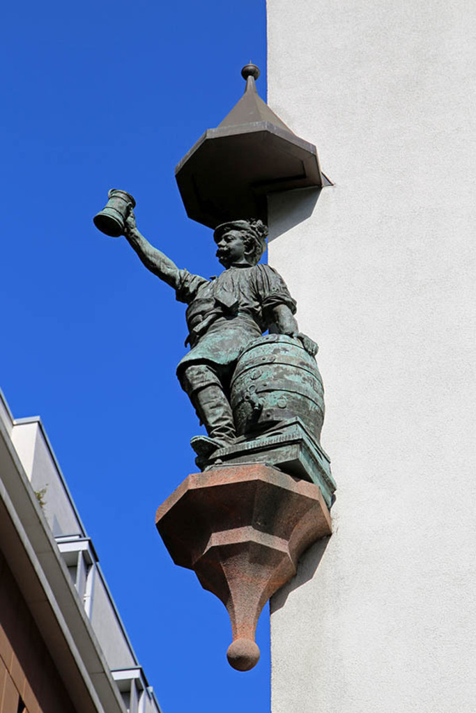 Foto: Leipzig - Thüringer Hof | Das Team hinter BILDLEXIKON LEIPZIG bündelt historische wie aktuelle Informationen über die Stadt Leipzig in Text und Bild auf einer Plattform und stellt diese der interessierten Öffentlichkeit zur Verfügung.