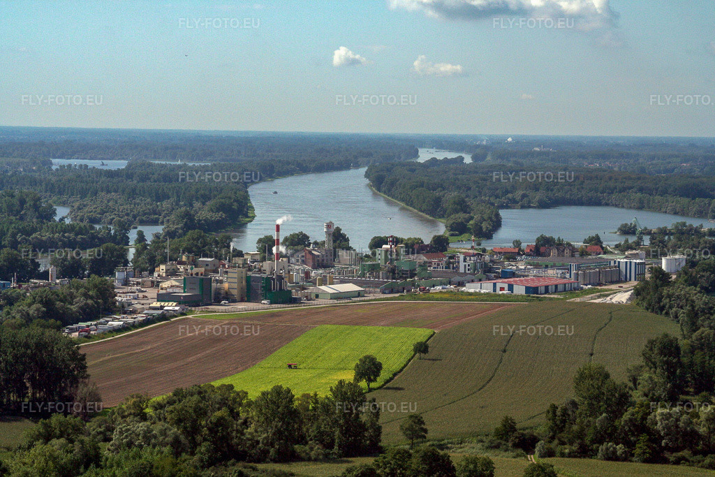 Vue aérienne: L'industrie sur le Rhin à Lauterbourg dans le département Bas Rhin, France.Photo: IMG_3618.jpg prise le 31/08/2006 par Werner Riehm/FLY-FOTO.euRésolution de l'original: 3456 x 2304 px