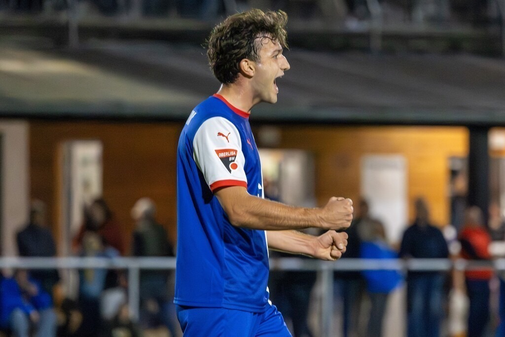 Fußball, Badischer Pokal 2025/26, Viertelfinale: ASV Eppelheim gegen VfR Mannheim***Shaban Veselaj (10, VfR Mannheim) freut sich über sein Tor zum 3:1 | Fußball, Badischer Pokal 2025/26, Viertelfinale: ASV Eppelheim gegen VfR Mannheim***Shaban Veselaj (10, VfR Mannheim) freut sich über sein Tor zum 3:1 - Realisiert mit Pictrs.com