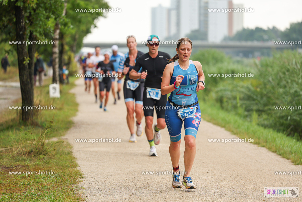 LUR_1908 | 34. M-net Erlanger Triathlon 2025 #erlangertriathlon  #mnettriathlon2025 #mnettriathlon #team #olympischedistanz #mitteldistanz #triathlon #maindonaukanal  #erlangertriathlon2025 #yourpictrs #tv1848 #tv1848erlangen  #triathlonbayern #sportinerlangen #demsportverbunden #sportshot_your_pictrs Copyright: www.sportshot.de