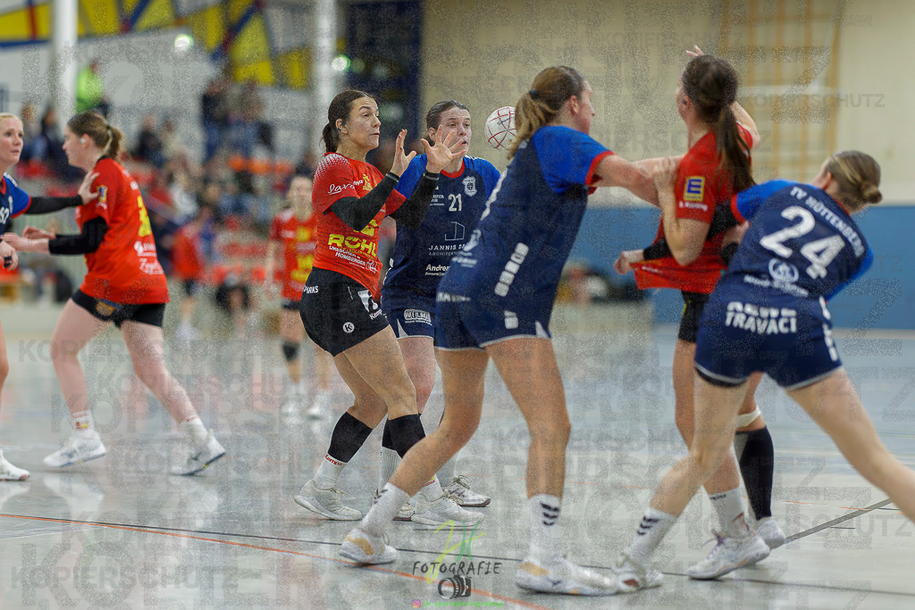Frauen Regionalliga (HHV); HSG Wettenberg - TV Hüttenberg | Frauen Regionalliga (HHV); HSG Wettenberg - TV Hüttenberg am 06.12.2025 in Launsbach (Wettenberg) (Halle GS Launsbach (Wettenberg))Photo © 2025 - Jörg Heinrich - Realisiert mit Pictrs.com