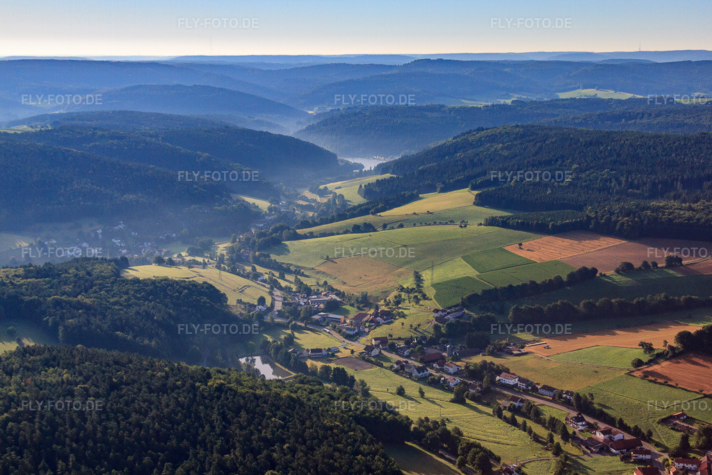 Luftbild: Ortsansicht von Nordwesten im Ortsteil Hüttenthal in Mossautal im Bundesland Hessen in Deutschland. Foto: IMG_52098.jpg vom 19.08.2012 durch Werner Riehm/FLY-FOTO.deAuflösung des Originals: 4752 x 3168 px