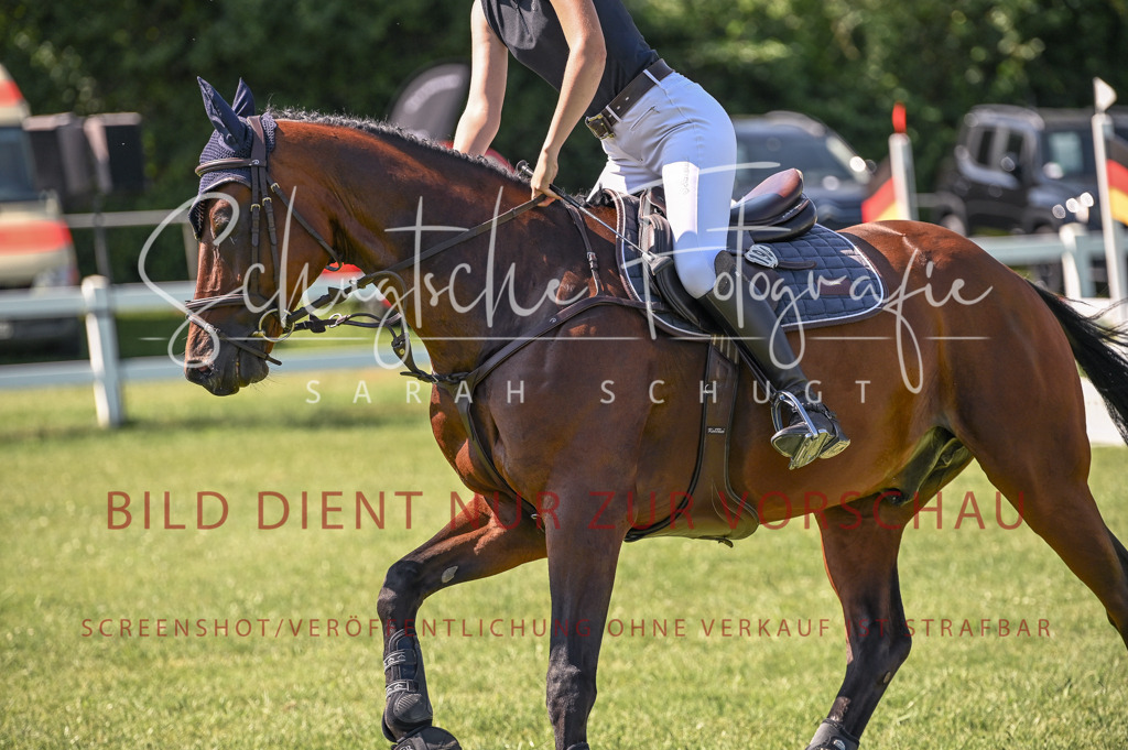 Schugtsche-Düren.2024-06.Stilspringprf.A_-41 | Schugtsche Fotografie - Realisiert mit Pictrs.com