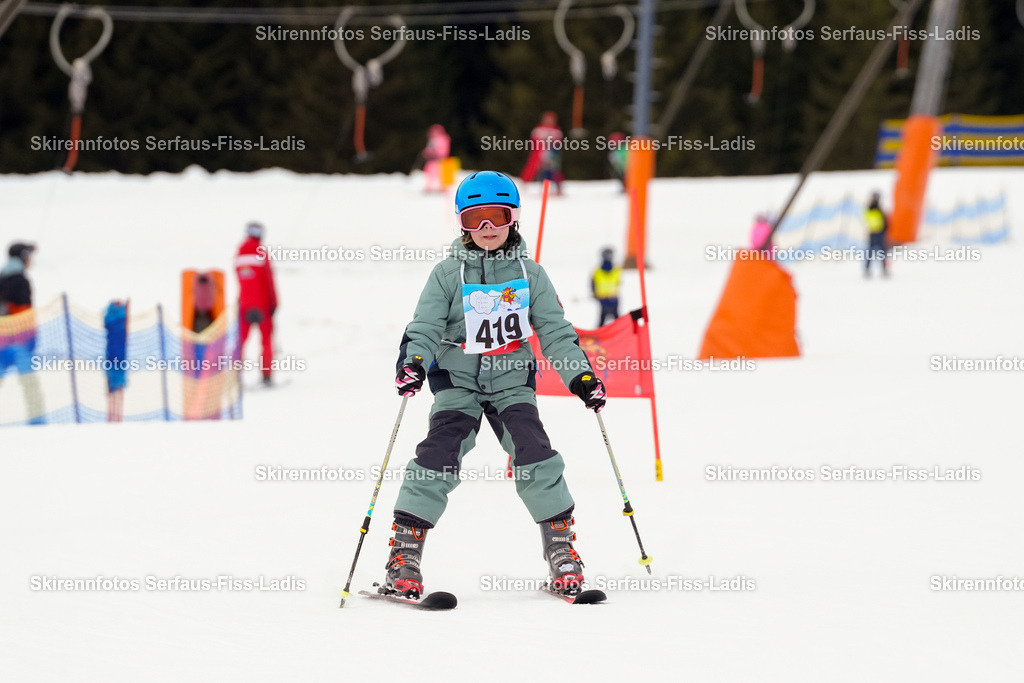 SRF_02.01.2026_0688 | Skirennfotos,Serfaus,Fiss,Ladis,Kinderskirennen,Winter,Tirol,Oberland,skirace,SFL,feelfree,weil wir's genießen,ski,Ski,skifahren,Sonnenplateau, - Realisiert mit Pictrs.com