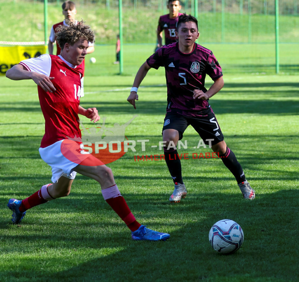 AUSTRIA U15 - MEXICO U15 | MARCEL STÖHR (Austria #14) Irving Lopez (Mexico #5) ; AUSTRIA U15 - MEXICO U15 am 29.04.2022 in Arnoldstein
(Sportplatz), AUSTRIA, (Photo by Ernst Krawagner sport-fan.at) - Realisiert mit Pictrs.com