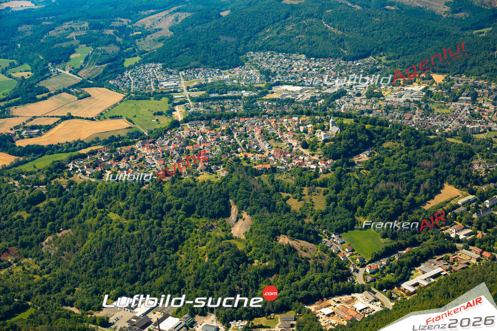 Die Luftaufnahme Obermarsberg - Marsberg wurde 2022 vom Flugzeug aus (keine Drohne) erstellt. Hohe Auflösung -für große Poster und Wandbilder geeignet - Garantiert!