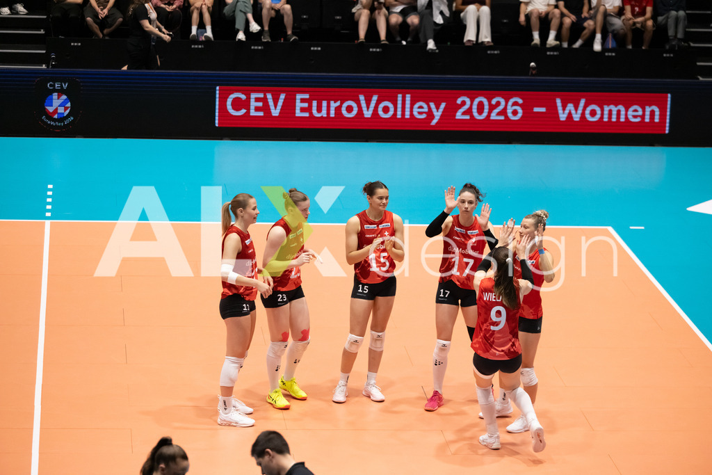Austria v Switzerland - CEV European League Women | KRIENS, SWITZERLAND - JUNE 14: Team of Switzerland during the CEV European League match between Austria and Switzerland at Pilatus Arena on June 14, 2026 in Kriens, Switzerland. - Realisiert mit Pictrs.com