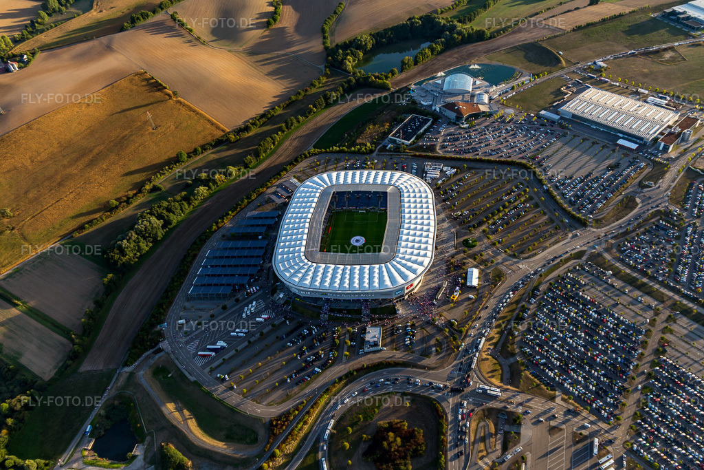 Luftbild: WIRSOL Rhein-Neckar-Arena vor dem ausverkauften Freundschaftsspiel Peru-Deutschland im Ortsteil Steinsfurt in Sinsheim im Bundesland Baden-Württemberg in Deutschland. Foto: IMG_111548.jpg vom 09.09.2018 durch Werner Riehm/FLY-FOTO.de