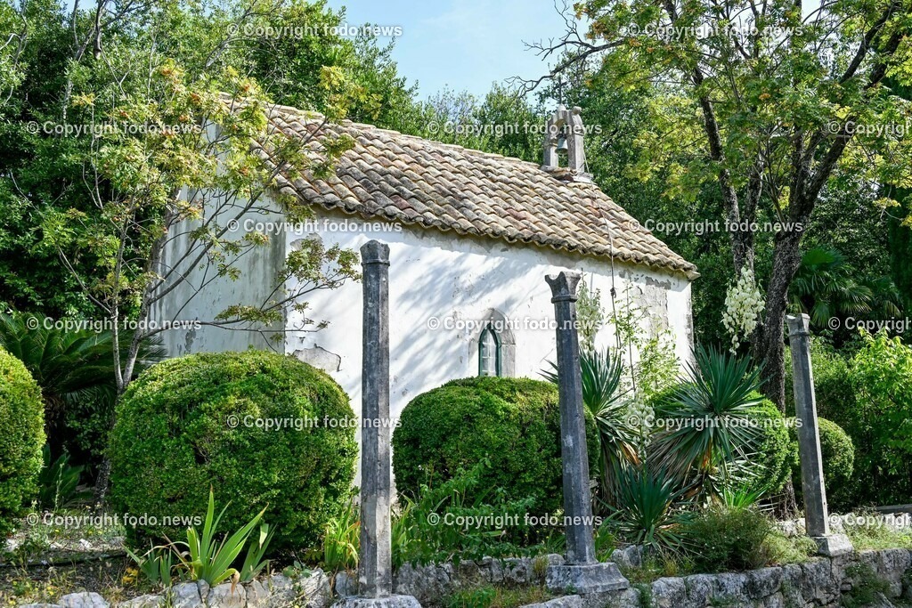 Arboretum von Trsteno_ Kroatien_ 11.10.2023-16 | 11.10.2023, Kroatien, HRV, Trsteno im Bild Arboretum, Trsteno, Hafen, Pflanzen, Brunnen, Neptunbrunnen, Wege, Palmen, Eukalyptus, Lorbeer, Kakteen, Zitrus, Oliven, Filmkulisse Game of Thrones

Das Arboretum von Trsteno befindet sich etwa 18 Kilometer nordwestlich der Stadt Dubrovnik im Sueden Kroatiens. Als einziges Arboretum an der oestlichen Adria-Kueste stellt es die aelteste Sammlung exotischer Baeume und Pflanzen des Landes dar.
Die Gartenanlage befindet sich entlang der Kuestenstraße zwischen den Ortschaften Orašac und Slano.
Quelle: Wikipedia