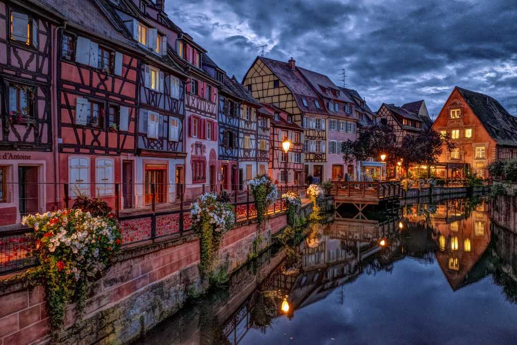 Colmar  | Altstadt Colmar im Abendlicht, kitschig in der Blue Hour - Realisiert mit Pictrs.com