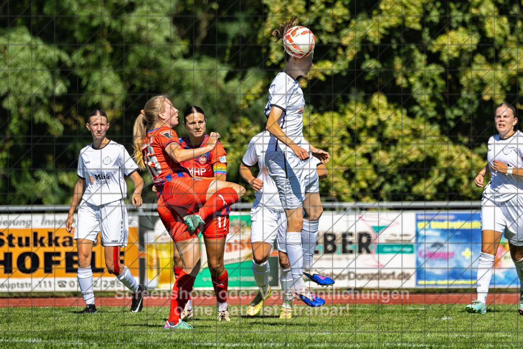 20260906_114942_0053-Bearbeitet_(c)_by_PhotoPeet | #,1.FC Donzdorf (weiß) vs. 1.FC Heidenheim 1846 (rot), Fußball, Frauen-Verbandspokal Gruppe 2, 2. Runde, Saison 2026/2027, Rasenplatz Lautertal Stadion, Süßener Straße 16, 73072 Donzdorf, 06.09.2026 - 11:00 Uhr,Foto: PhotoPeet / Sport- &amp; Eventfotografie / Peter Harich
