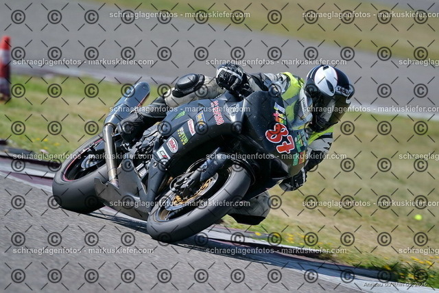 26BT02-0975 | markuskiefer.com - Realisiert mit Pictrs.com
