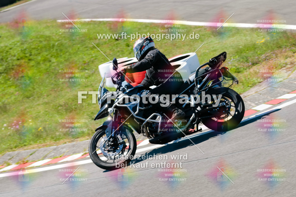 Moto-TeamOBK-22411 | Hier findet Ihr Bilder von Touristenfahrten auf der Nürburgring Nordschleife oder von anderen Veranstaltungen die ich besucht habe. Viel Spass beim Durch Schauen 