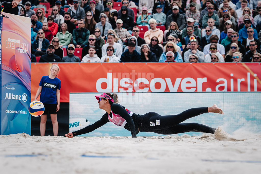 Beachvolleyball | Frauen | German Beach Tour 2024 | Tourstop Bremen | 09.06.2024 | Andressa Cavalcanti Ramalho (BRA) springt zum Ball