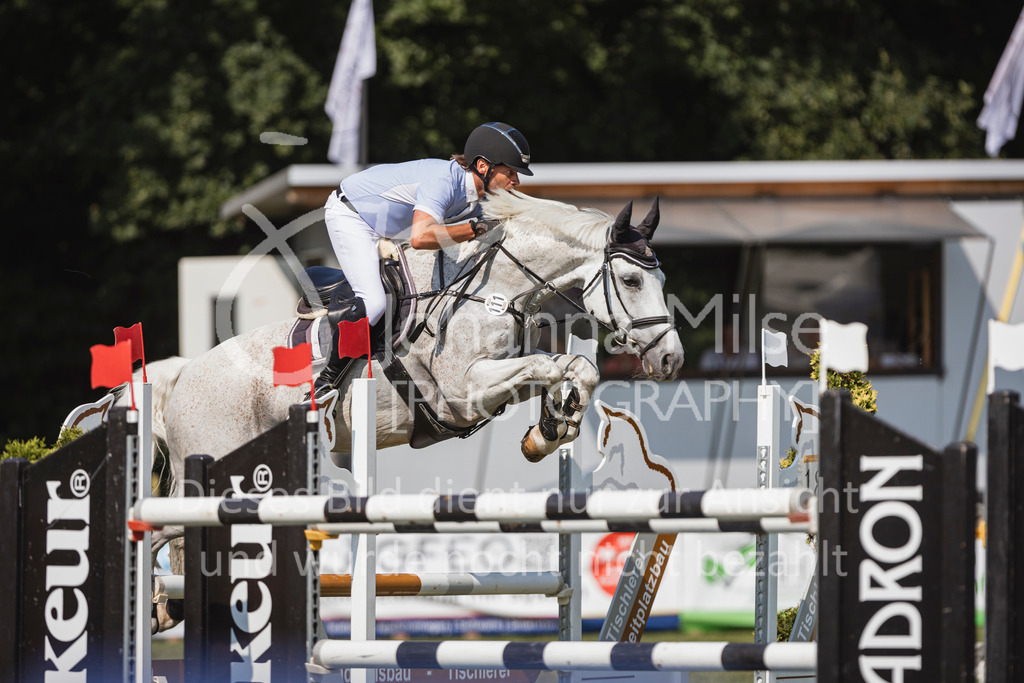 240720_LC_M2-Spr-407 | Deine schönsten Turniermomente als professionelle Fotos! Entdecke hochwertige Pferdesport-Fotografie im Online-Shop. Jetzt Fotos finden & bestellen!