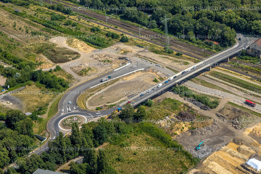 Duisburg230707981 | Luftbild, Wedaubrücke Baustelle, ehemaliger Rangierbahnhof Wedau Baustelle, geplantes Duisburger Wohnquartier, Wedau, Duisburg, Ruhrgebiet, Nordrhein-Westfalen, Deutschland