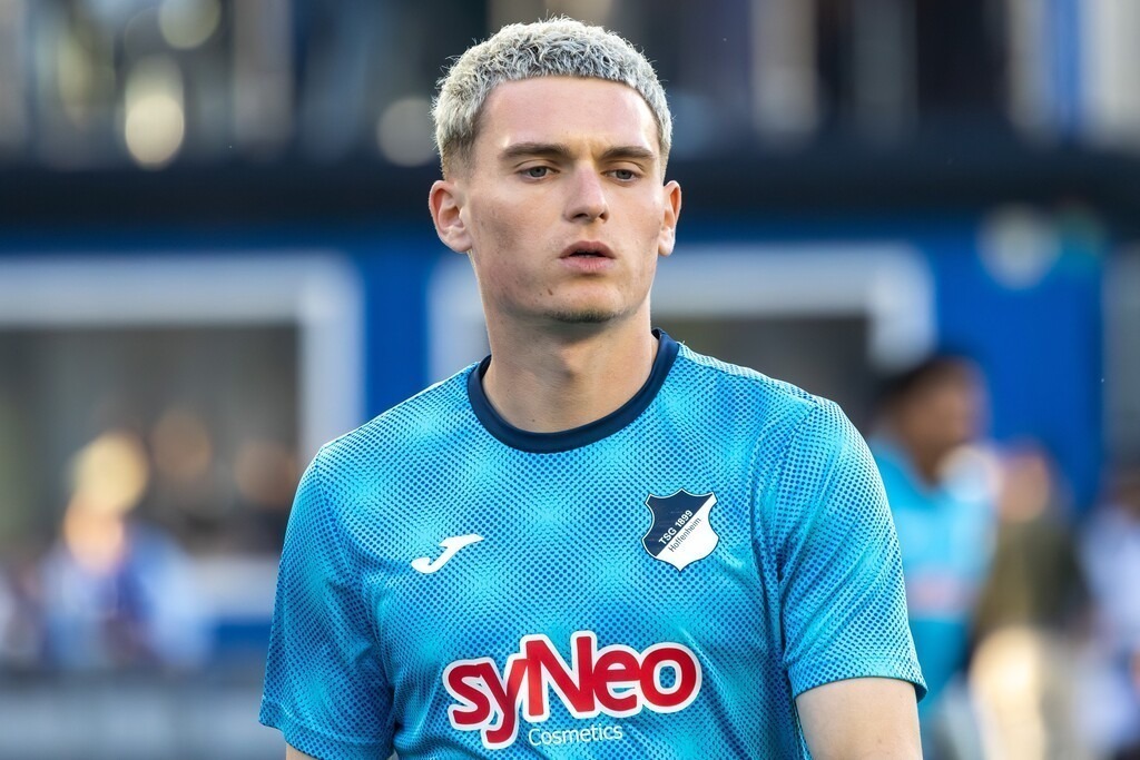 Fußball 3. Liga, Saison 2025/26, 32. Spieltag: Waldhof Mannheim gegen TSG Hoffenheim II | Fußball 3. Liga, Saison 2025/26, 32. Spieltag: Waldhof Mannheim gegen TSG Hoffenheim II***Paul Hennrich (11, Hoffenheim) beim Warm-Up - Realisiert mit Pictrs.com