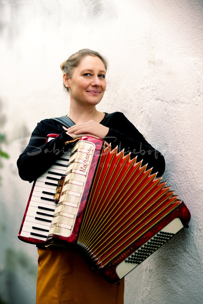 "Undine" | People- und Tierfotografie, Imageaufnahmen, Veranstaltungsfotografie und Wandbilder aus der Natur ★ Made in Germany ✔️ Druck + Downloads ✔️ Naturfotografie in Top Qualität ★ schneller Versand, weltweite Lieferung! - Realisiert mit Pictrs.com