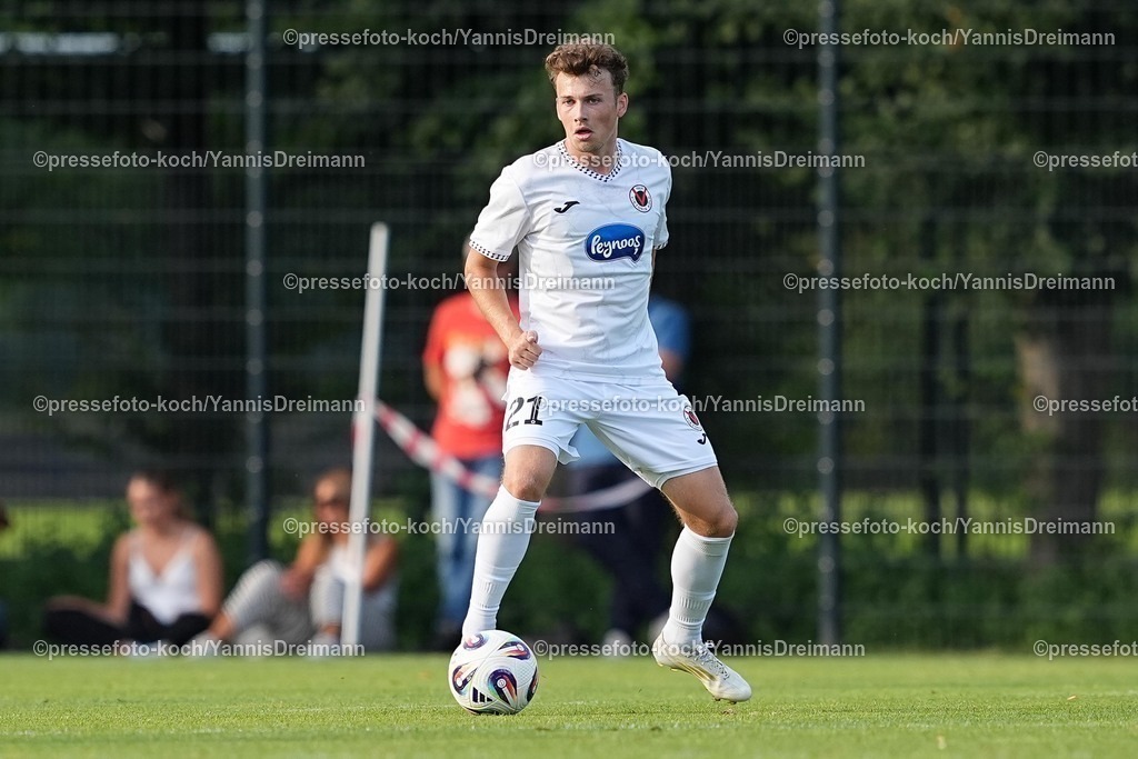 xYDR04072501036 | 04.07.2025, xydrx, Fußball, FC Viktoria Köln - SC Wiedenbrück, Testspiel, Trainingsplatz Pohlstadtsweg: Lucas Wolf (Viktoria Köln #21)
