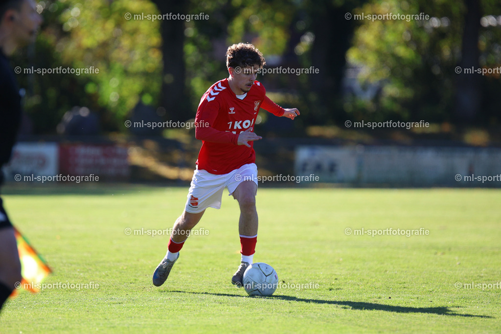 Fußball I Herren I Saison 2025/2026 I Oberliga Schleswig-Holstein I 13. Spieltag I SV Eichede - Heider SV | ml-sportfotografie - Realisiert mit Pictrs.com