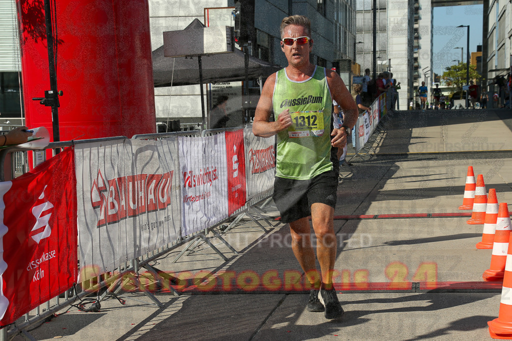 240921_1513_EX1_4645 | Sportfotografie im Rhein-Sieg Kreis, Köln, Bonn, NRW, Rheinland Pfalz, Hessen, etc. Unser Tätigkeitsfeld umfasst den Laufsport vom Volkslauf über den Marathon, Duathlon, Triathon bis zum Ultralauf wie Kölnpfad Ultra oder Schindertrail.