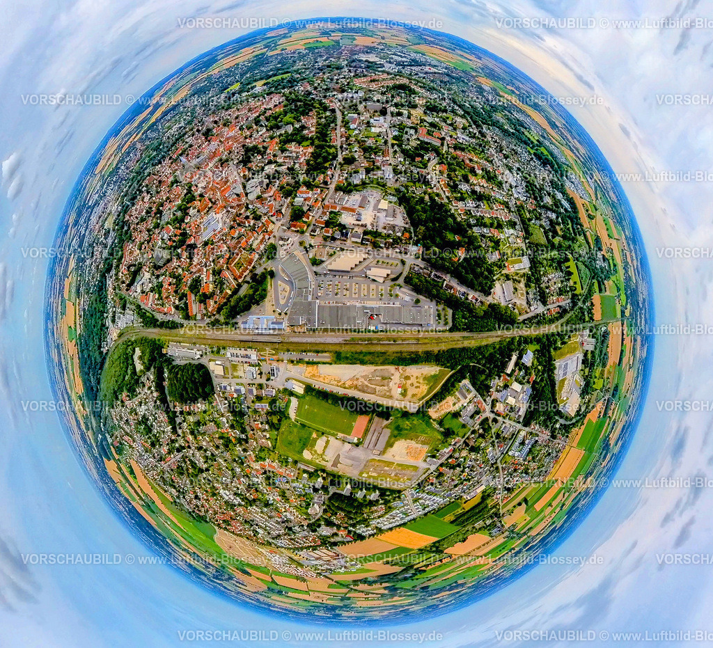 Soest240790058Hauptbahnhof | Luftbild, City mit Hbf Hauptbahnhof, Bahnhofsvorplatz Hammer Weg mit Kreisverkehr, links die Altstadt und Häuser mit roten Dächern, Erdkugel, Fisheye Aufnahme, Fischaugen Aufnahme, 360 Grad Aufnahme, tiny world, little planet, fisheye Bild, Soest, Soester Börde, Nordrhein-Westfalen, Deutschland