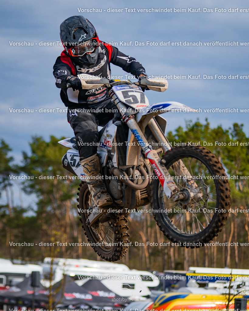 04_13_Bensdorf_MX1-3971 | Sportfotografin aus Berlin-Brandenburg mit Fokus auf Motocross. Ich halte deine sportliche Leistung und echte Emotionen auf und neben der Strecke professionell fest. Entdecke die Fotos von deinem Rennen und bestelle sie direkt hier im Shop.