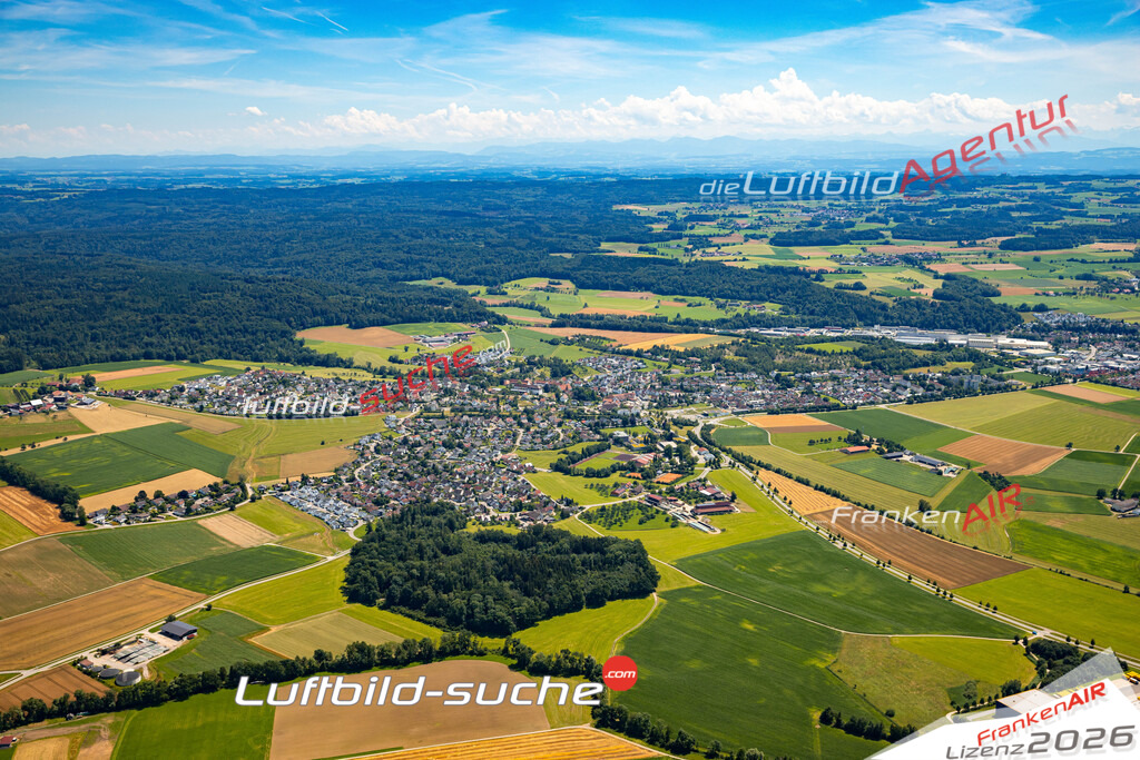 Das Luftbild zeigt : Friesenhäusle Baindt - Die Luftaufnahme wurde 2024 vom UL-Flugzeug aus erstellt ( keine Drohne ) - Hochauflösende Luftaufnahme - Für grossformatige Ausdrucke geeignet. Die Geschenkidee !Mit Lizenz und Bildrechte bestellbar